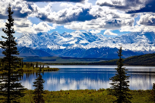 ALASKA & CANADA’S YUKON BY MOTOR COACH (AREA 6)